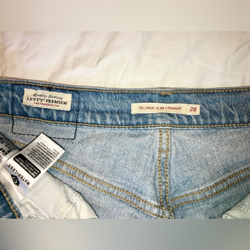 Levi’s Premium 70’s High Rise Straight Medium Wash Jeans - Picture 6 of 9